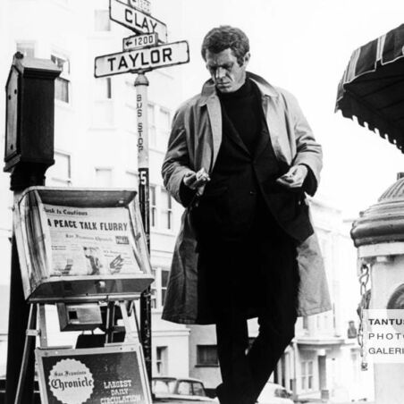 Steve McQueen / Bullitt / Am Zeitschriftenstand