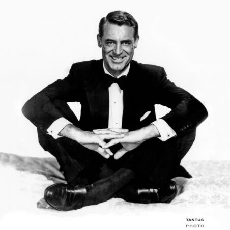 Cary Grant im Schneidersitz