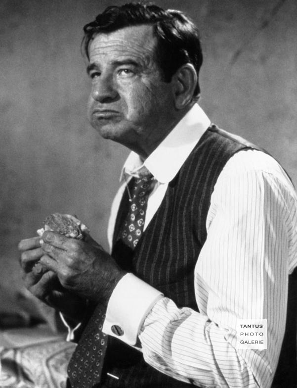 Walter Matthau eats sandwich