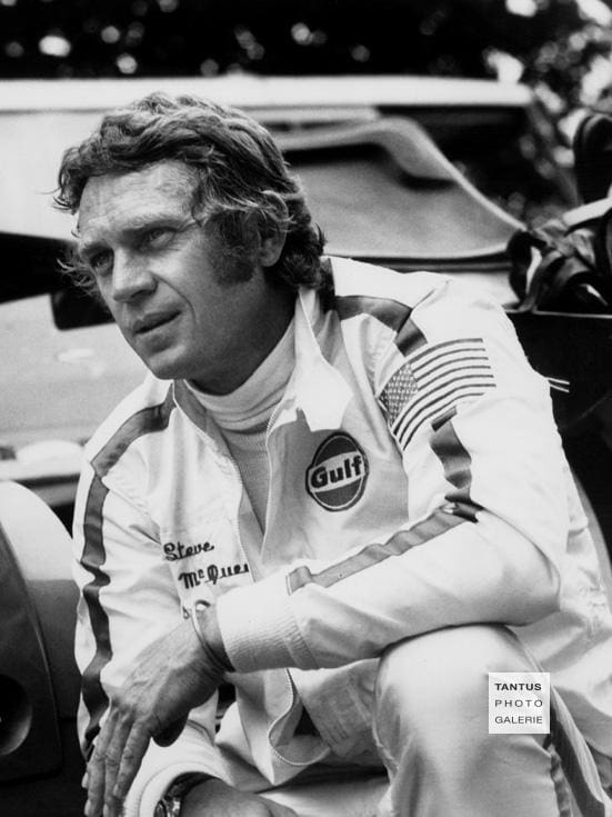 Steve McQueen, hockend, "Le Mans"
