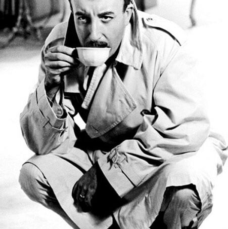 Peter Sellers trinkt Kaffee